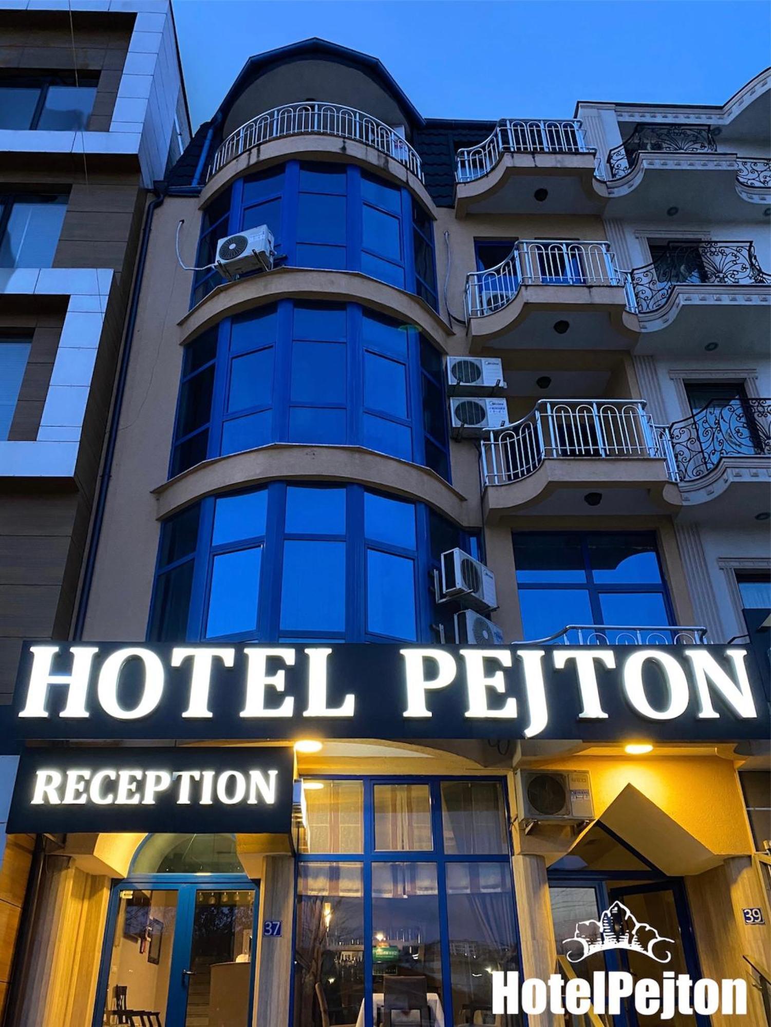 Hotel Pejton Pristina Esterno foto