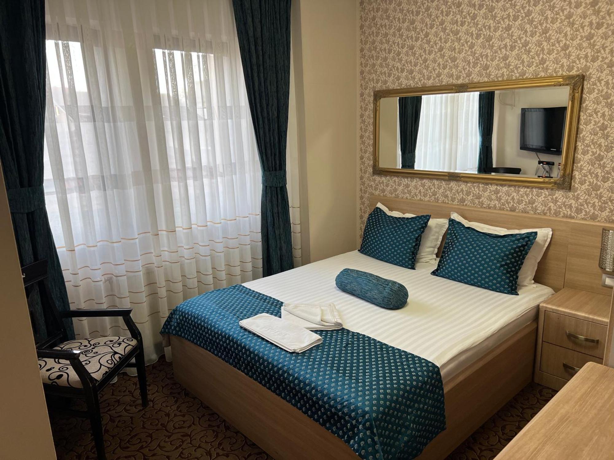 Hotel Pejton Pristina Esterno foto