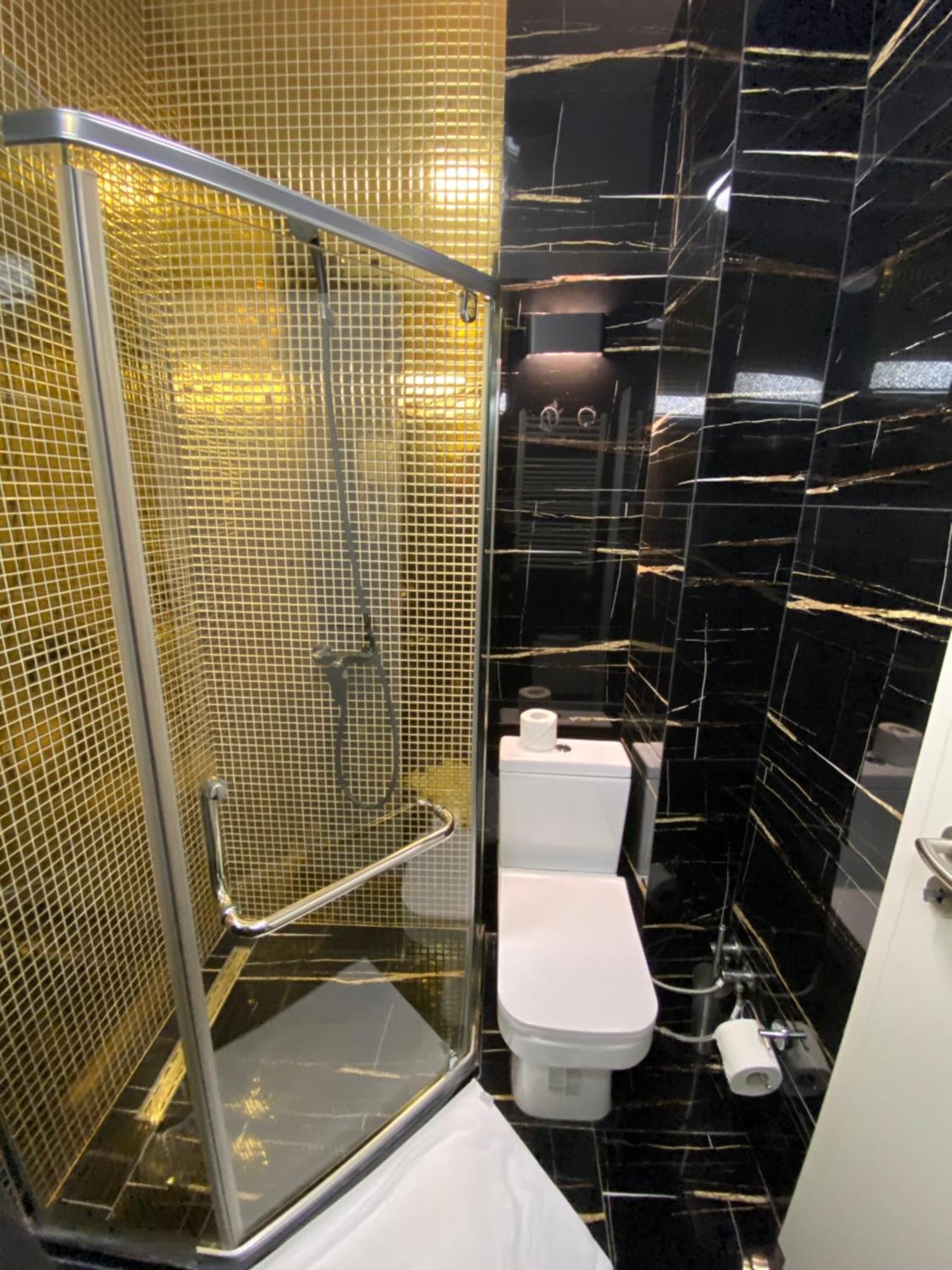 Hotel Pejton Pristina Esterno foto