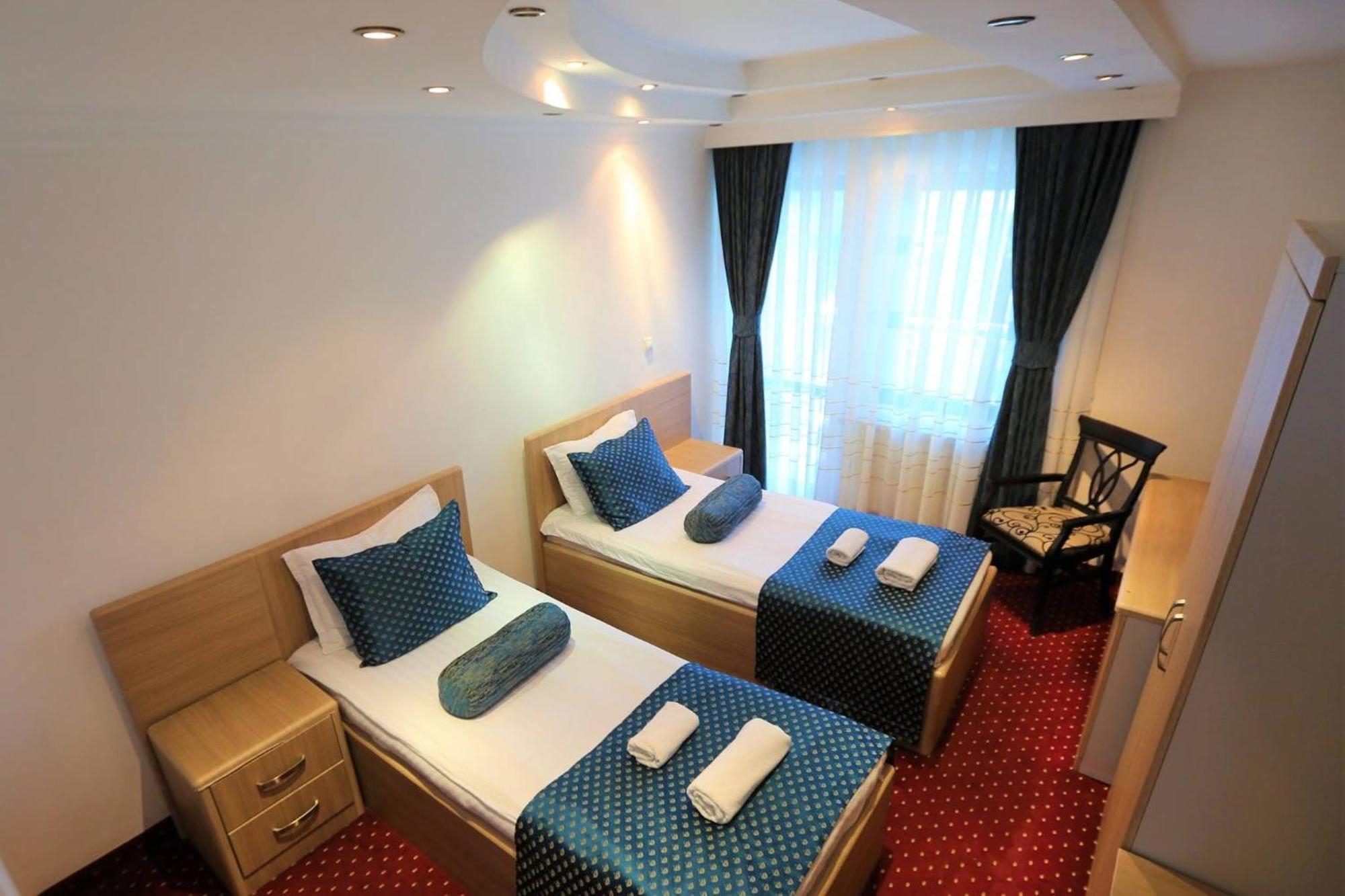 Hotel Pejton Pristina Esterno foto