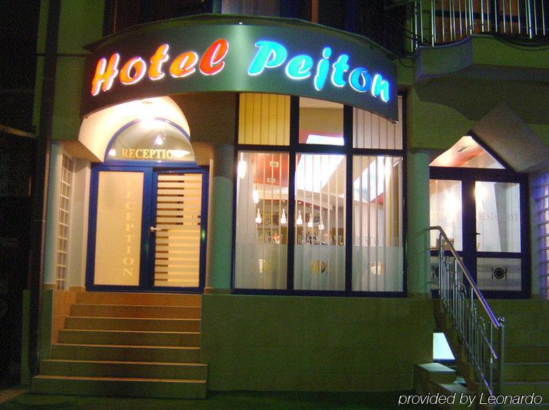Hotel Pejton Pristina Esterno foto