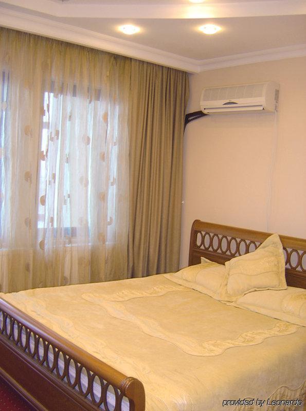 Hotel Pejton Pristina Camera foto