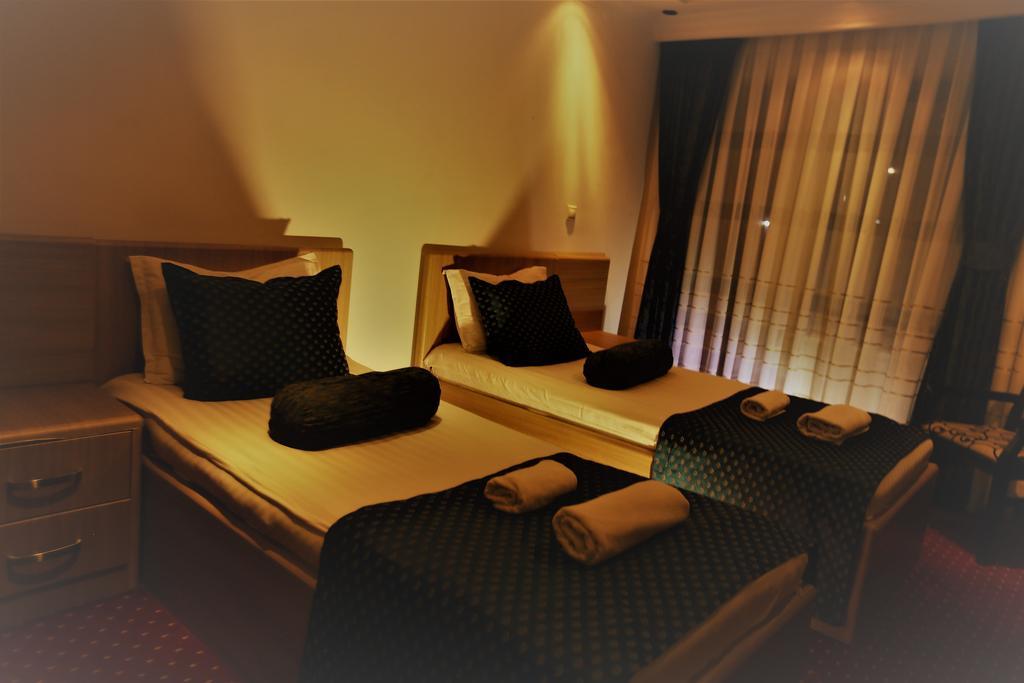 Hotel Pejton Pristina Esterno foto