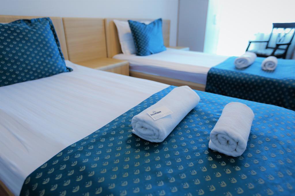 Hotel Pejton Pristina Esterno foto