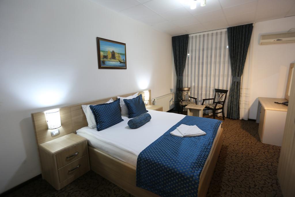 Hotel Pejton Pristina Esterno foto
