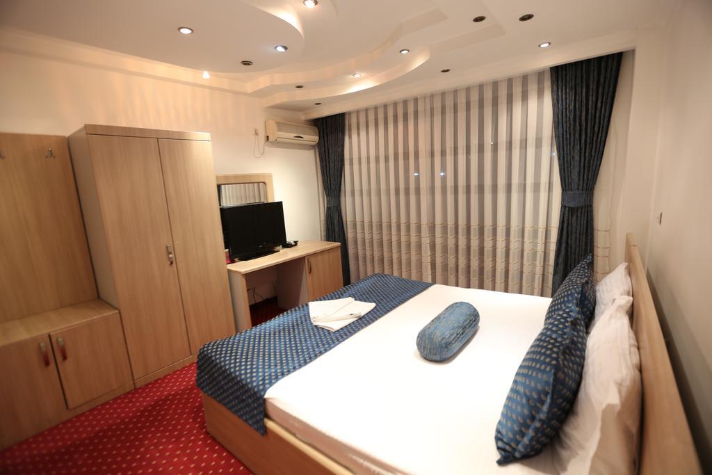 Hotel Pejton Pristina Esterno foto