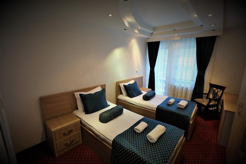 Hotel Pejton Pristina Esterno foto