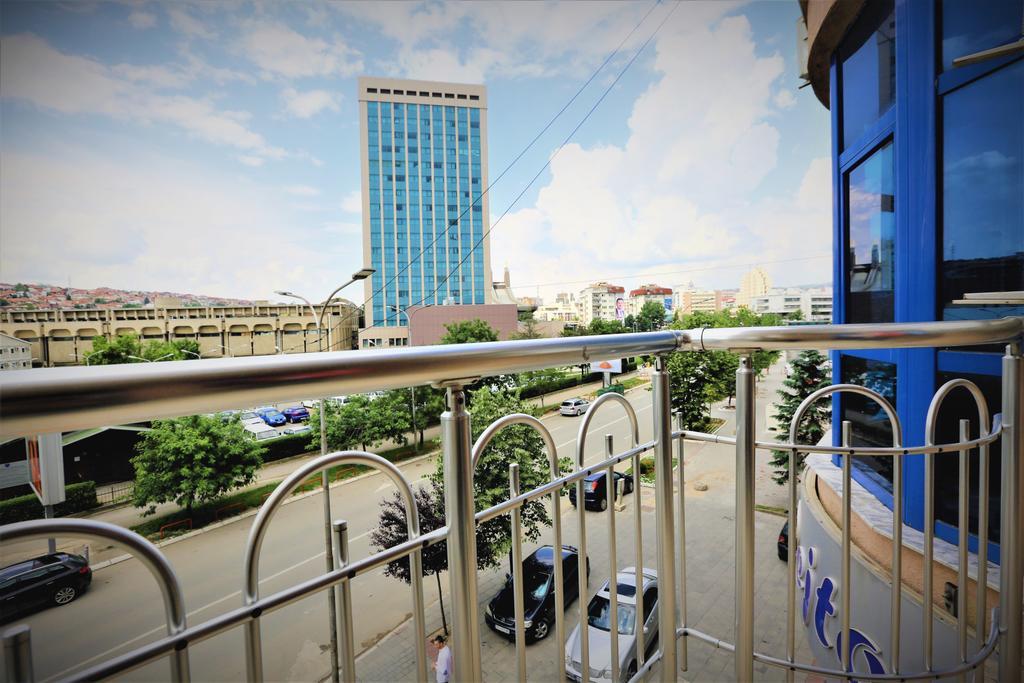 Hotel Pejton Pristina Esterno foto
