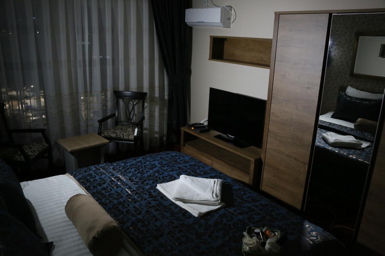 Hotel Pejton Pristina Esterno foto