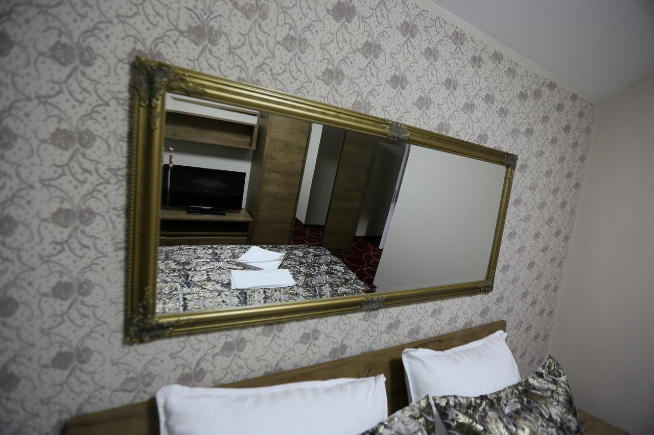 Hotel Pejton Pristina Esterno foto