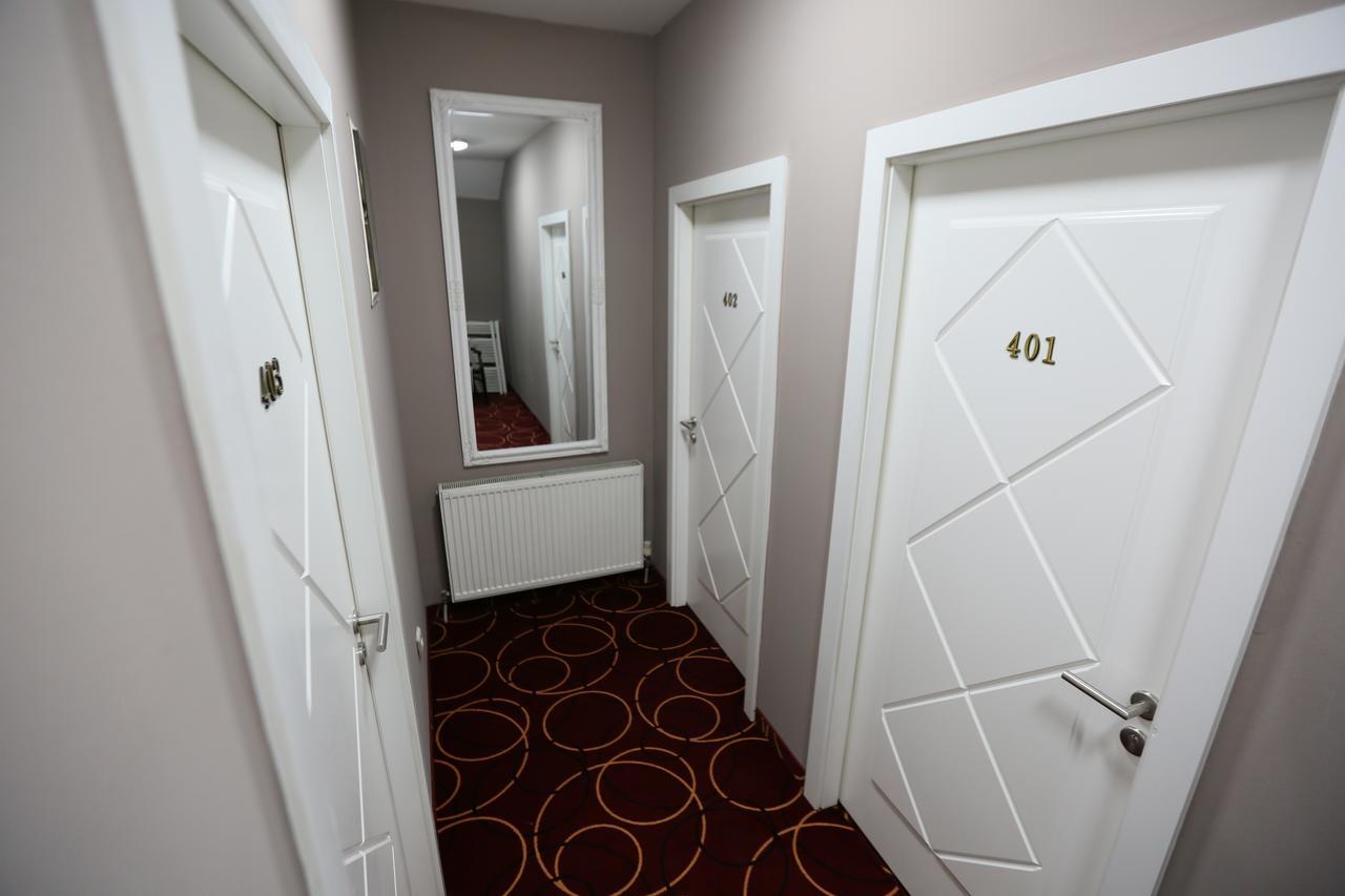 Hotel Pejton Pristina Esterno foto