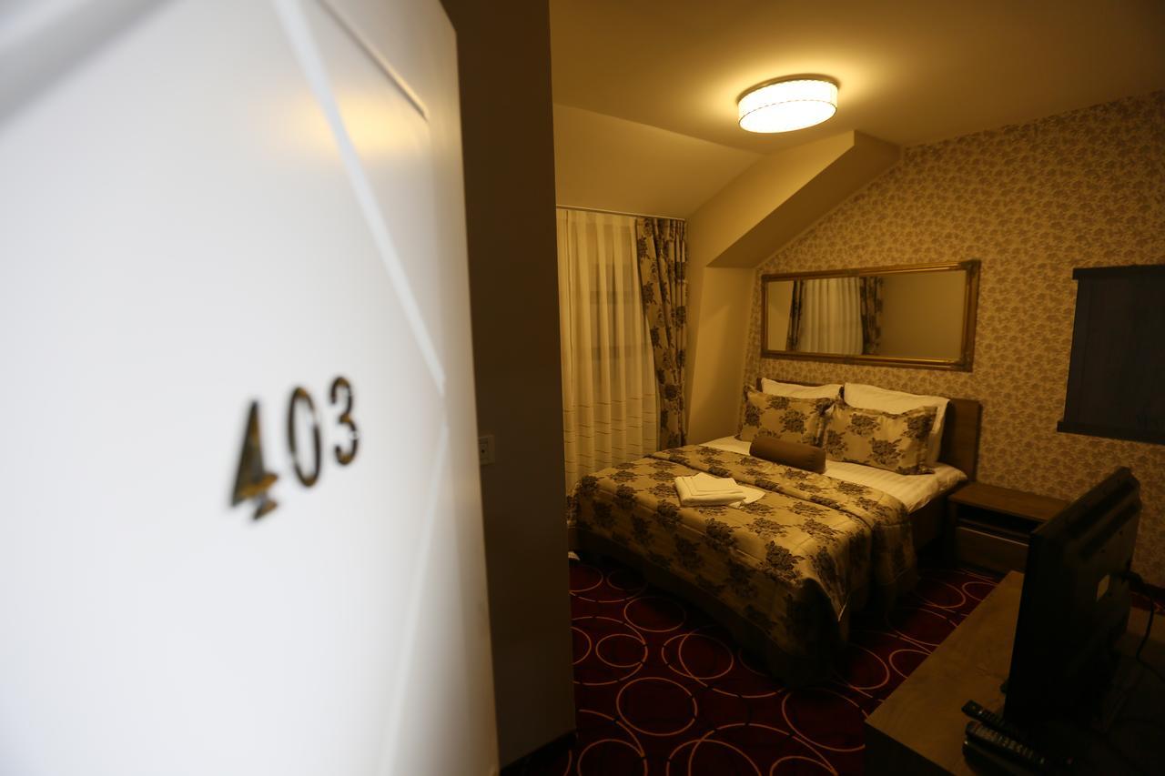 Hotel Pejton Pristina Esterno foto