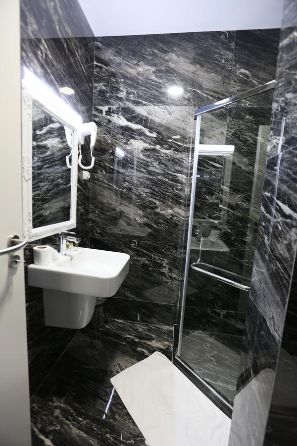 Hotel Pejton Pristina Esterno foto