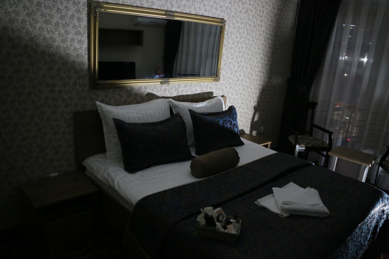 Hotel Pejton Pristina Esterno foto