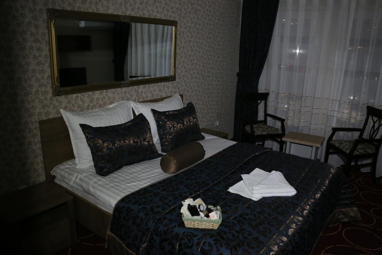 Hotel Pejton Pristina Esterno foto
