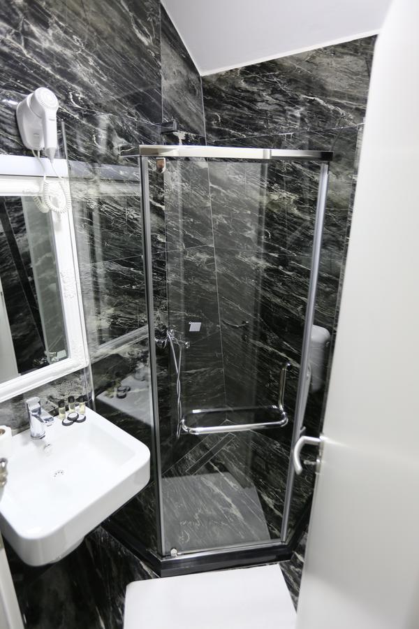 Hotel Pejton Pristina Esterno foto