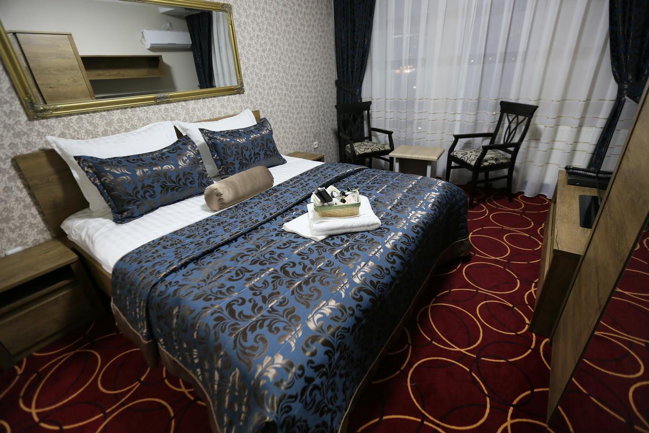 Hotel Pejton Pristina Esterno foto