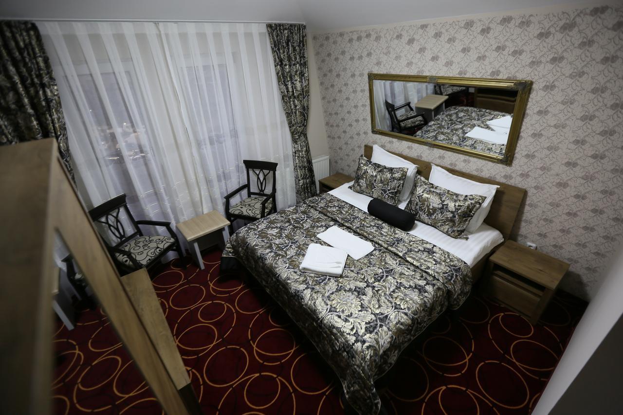 Hotel Pejton Pristina Esterno foto